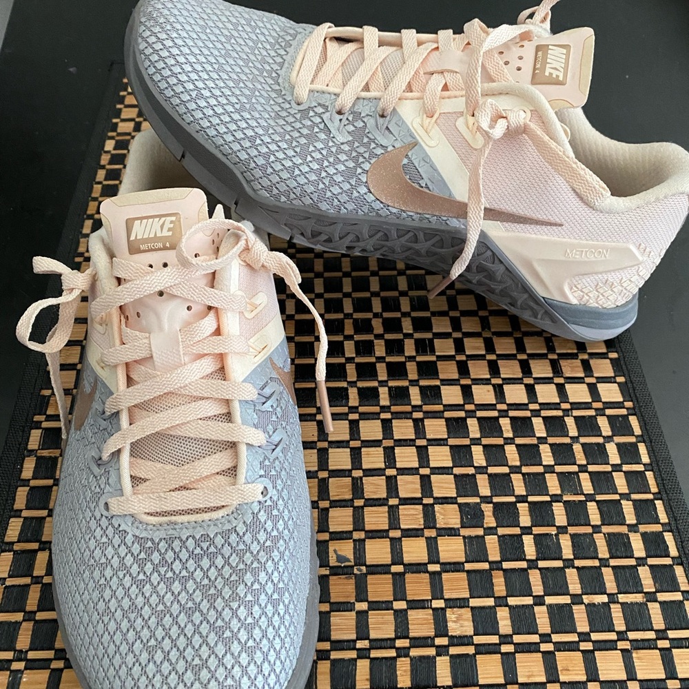 Women’s Nike shoes
